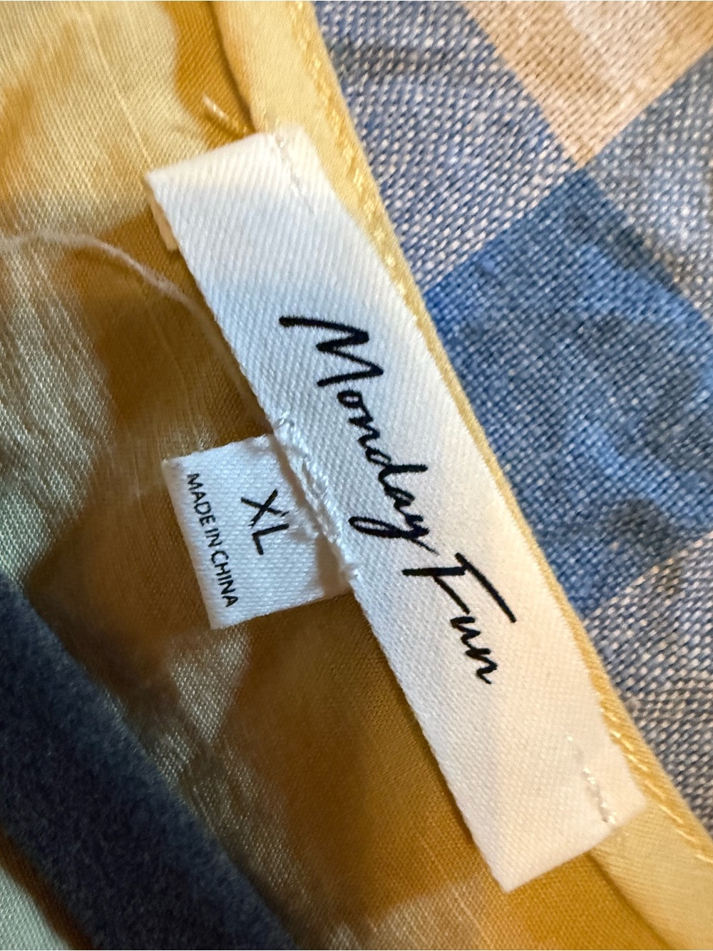 Monday Fun pale yellow top XL EUC - Picture 4 of 4